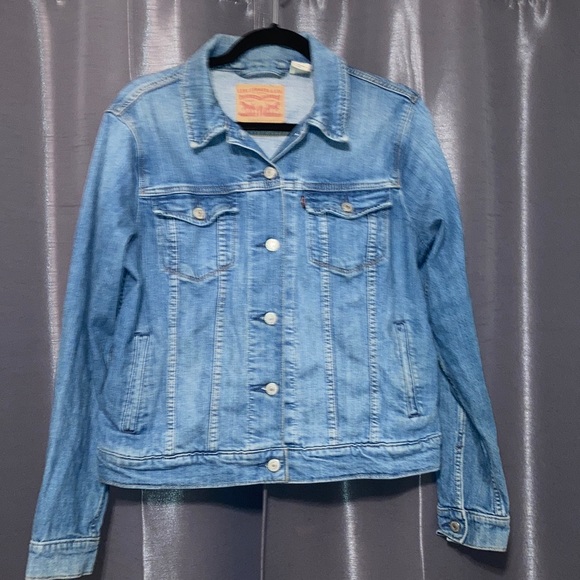 Levi’s Jean Jacket Size Large